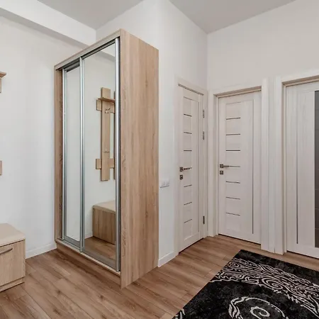 Extra Grand Lev Tolstoi Two Bedrooms Apartment